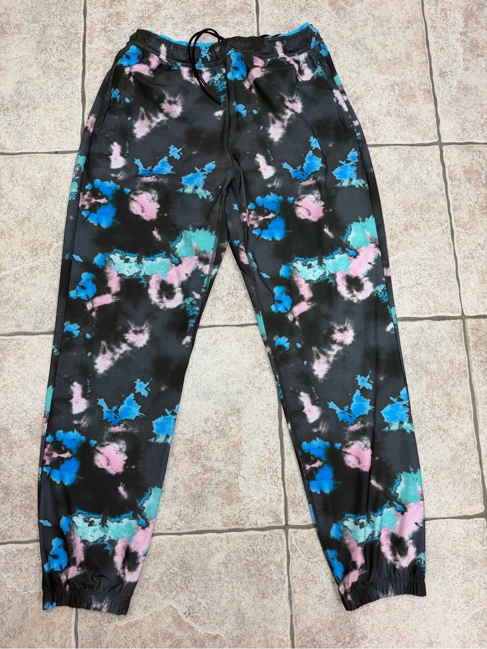 NWT Chubbies, The Paint Parties Jogger, Size medium